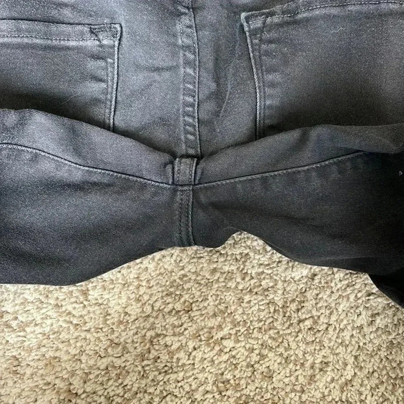 FRAME denim | Black 'Le Skinny High' Jeans in Film Noir - Picture 14 of 15